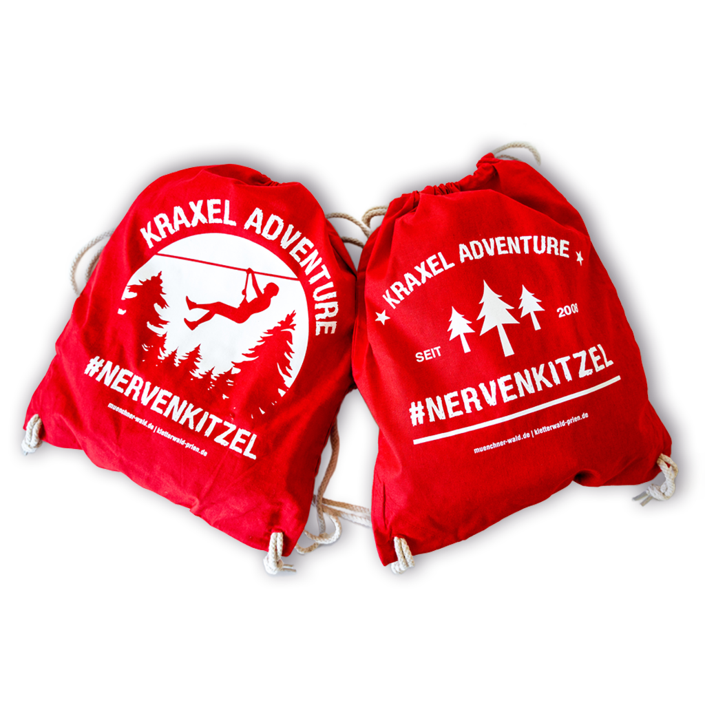 Zwei rote Turnbeutel mit Kletterwald Prien Logo